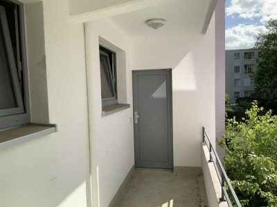 Kartons packen und in unsere renovierte 2,5 Zimmer Wohnung einziehen