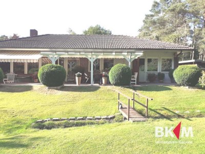 Attraktiver Bungalow  mit traumhaftem Garten! 
Eine Oase der Ruhe.