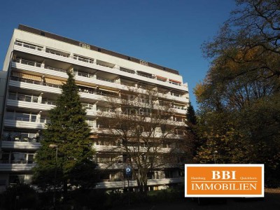 Sehr gepflegte 3 Zimmer-Wohnung mit riesigem, sonnigen Balkon und Tiefgaragenstellplatz