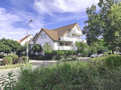 *** Frisch renovierte 3-Zimmer-Wohnung mit 2 Terrassen, eigenem Garten & TG-Stellplatz! ***