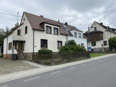 Sanierungsbedürftiges 2 Familienhaus mit Garten in zentraler Lage von Höhr-Grenzhausen