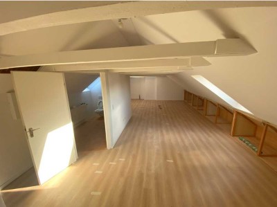 Helle 2-Zimmer Dachgeschosswohnung im Zentrum von Seelze