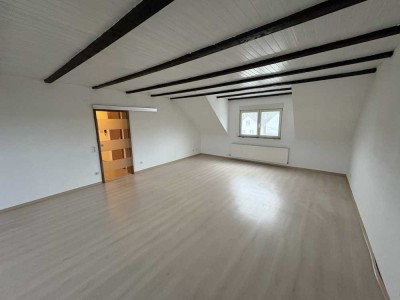Nähe Limburg: Helle Wohnung in Niederneisen