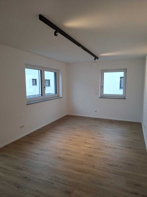 Luxuriöse 3-Zimmer Wohnung mit Balkon im 1. OG in Tittmoning