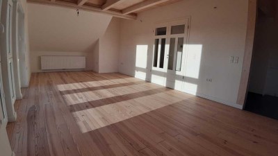 DG 3,5 Zimmer, +2 Bäder, +Balkon u. Gäste WC, Erstbezug nach Komplettausbau in ehemaligem Bauernhaus