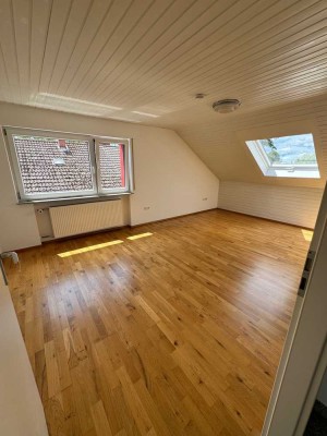 Schöne 3-Zimmer-Dachgeschosswohnung in Karlsruhe-Knielingen