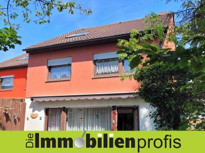 1374 - Charmante Doppelhaushälfte mit Garten und Garage in Hof