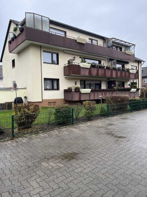 Moderne Wohnung mit umlaufenden Balkon in gepflegter Anlage