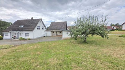 Gemütliches Einfamilienhaus mit ausbaufähiger Scheune, separatem Garagenanbau und großem Areal