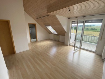 Helle 2-Zimmer-Dachgeschosswohnung mit Blick auf die Teck