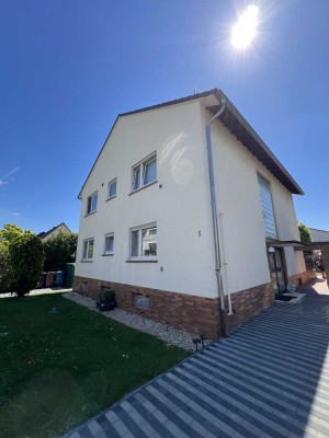 Neuwertige 2-Zimmer-Wohnung mit Balkon und Einbauküche in Raunheim