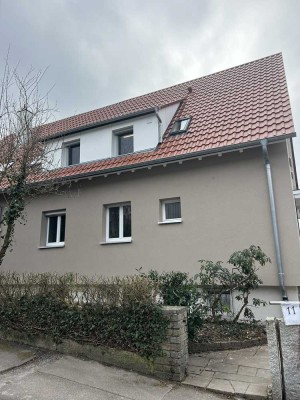 Helle 4,25 Zimmerwohnung im 1. OG im Mehrfamilienhaus mit Gemeinschaftsgarten, inkl. Garage