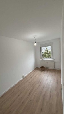 Helle 4-Zimmer-Wohnung mit Balkon & Stellplatz in Coswig!