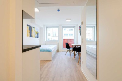 Stilvoll möblierte Etagenwohnung mit Balkon – modernes Wohndesign zum Wohlfühlen