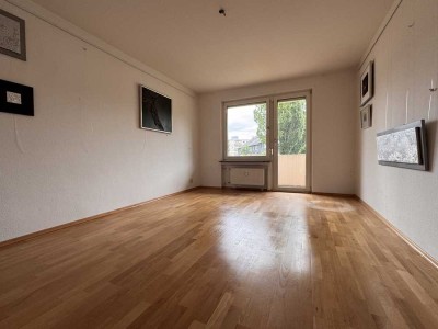 Attraktive 2 Zimmerwohnung mit Balkon und PKW Stellplatz