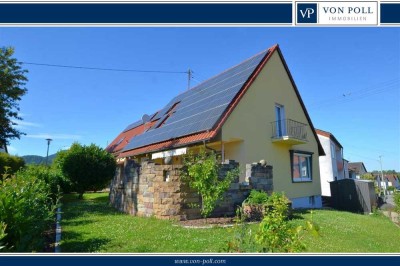 Ruhig gelegenes Einfamilienhaus mit Photovoltaikanlage, zwei Apartments und sonnigem Garten