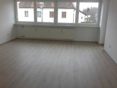 Attraktive und sanierte 3-Zimmer-Wohnung mit Balkon in Altenmarkt an der Alz