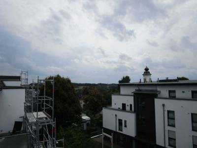 Schöne barrierearme 2-Zimmer-Wohnung mit Balkon im Dachgeschoss