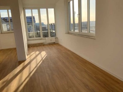 Frisch renovierte 2,5 Zimmer Wohnung mit Terrasse in Vahrenwald !