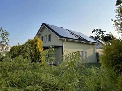 Neuwertiges Energiesparhaus mit Wärmepumpe und Photovoltaikanlage in Bettingen