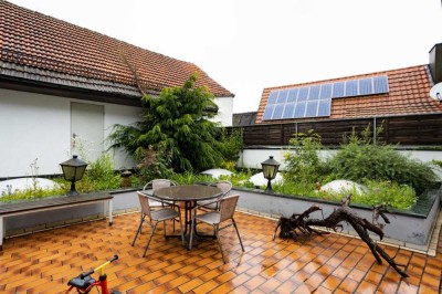 Exklusives Wohnvergnügen im 1. OG mit uneinsehbarer Dachterrasse und offenem Kamin