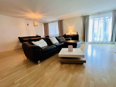 Wunderschöne 3,5-Zimmer-Wohnung (Balkon, EBK, Keller, Tiefgarage) in Stuttgart Weilimdorf