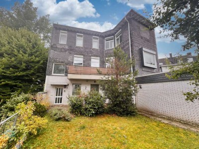 ***Freistehendes Einfamilienhaus mit sechs Garagen und Lagerhalle
