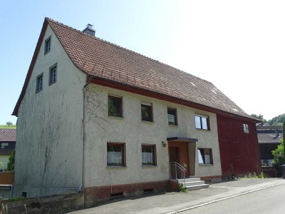 Wohnen im Grünen - Arbeiten in der Schweiz: Bauernhaus in Tengen-Uttenhofen