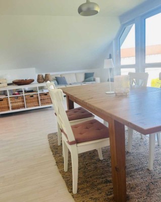 Exklusive, teilsanierte Wohnung 1.OG mit großer Loggia ab 1.8.