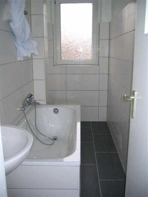 - Nähe Hannemannstr./ Erstbezug nach Sanierung -Neubauwohnung mit Wannenbad u.Balkon -