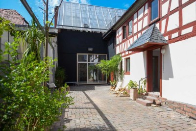 Großzügige 4-Zimmer-Maisonettewohnung mit Terrasse in saniertem Fachwerkhaus am Mainufer