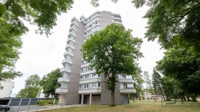 Gepflegte 3-Zimmer-Wohnung in zentraler Lage mit Balkon, Stellplatz und uneingeschränktem Ausblick!