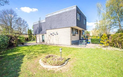 Gepflegtes und helles Reihenendhaus mit sonnigem Grundstück in begehrter Parklage