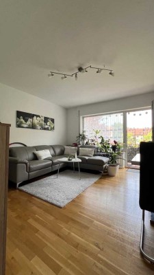 Moderne 2-Zimmer-Wohnung mit gehobener Innenausstattung mit Einbauküche in Nürnberg am Wöhrder See