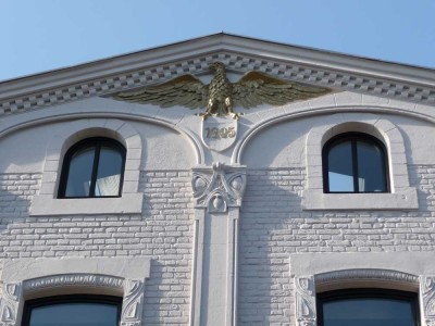 schöner Wohnen im Zentrum - 2 Zimmer Wohnung - Altbau - besonders schick (E0006)