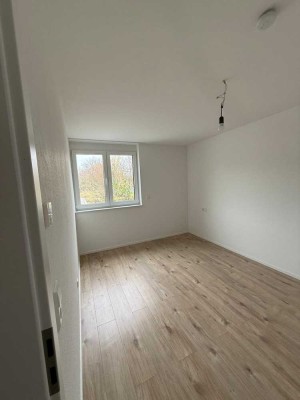 Stilvolle 2,5-Zimmer-Wohnung mit schönem Ausblick und Einbauküche in Eberstadt