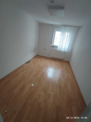 1480 € - 104 m² - 4.5 Zi.