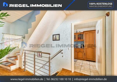 Sie hier? Wir auch! Gepflegtes Stadthaus mit flexiblem Wohnkonzept, gr. Innenhof mitten im Zentrum