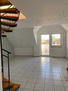 Attraktive und gepflegte 3-Raum-DG-Wohnung mit EBK, Balkon, DG-Studio in Strullendorf