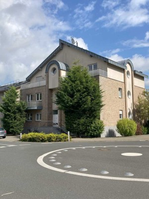 2,5-Zimmer-Penthouse-Wohnung mit 2 Balkonen, EBK und Tiefgarage in Erkelenz