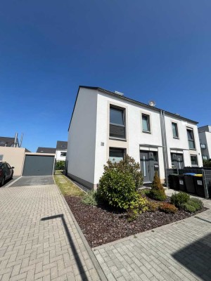 Neuwertiges 4,5-Raum-Reihenendhaus mit Wintergarten+Garten