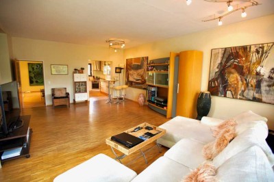 "Großzügiges Einfamilienhaus mit Einliegerwohnung - seltenes Angebot!"