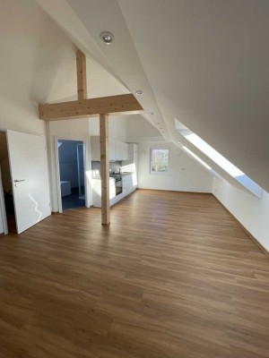 Moderne 2-Zimmer-Dachgeschosswohnung mit hochwertiger Ausstattung & Gartenanteil – Bezug ab 01.11.25