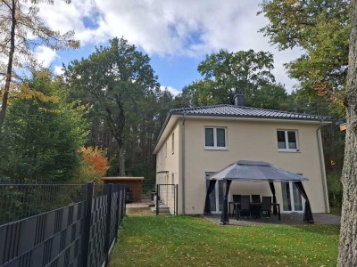 Moderne City-Villa - energieeffiziente naturnahe Lebensqualität