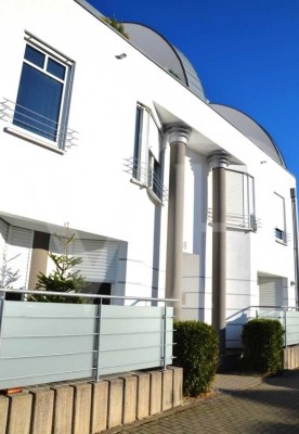 Exklusive 3-Raum-Maisonette-Wohnung mit EBK, Balkon, TG-Stellplatz in Schwetzingen