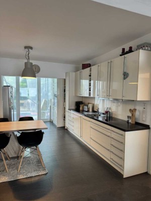 Moderne 2-Zimmer Wohnung mit Ofen & Garten - ruhig & zentral