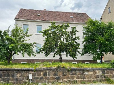 Teilsaniertes Mehrfamilienhaus – ideal für zwei Generationen. Entdecken Sie Ihr neues Zuhause!