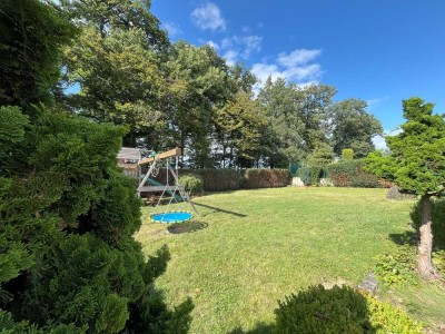 Zweifamilienhaus + Apartment- stadtnah und ruhig gelegen am Waldrand!
