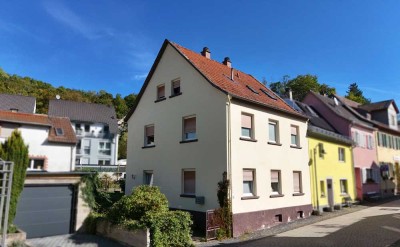 Kapitalanlage Stromberg: Gepflegtes 3-Familienhaus mit 5,3 % Rendite