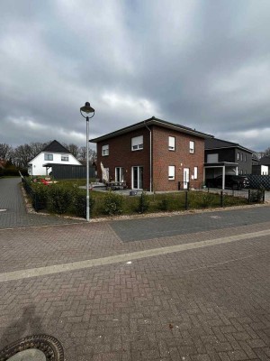 Günstiges, neuwertiges 5-Raum-Einfamilienhaus mit gehobener Innenausstattung und EBK in Soltau